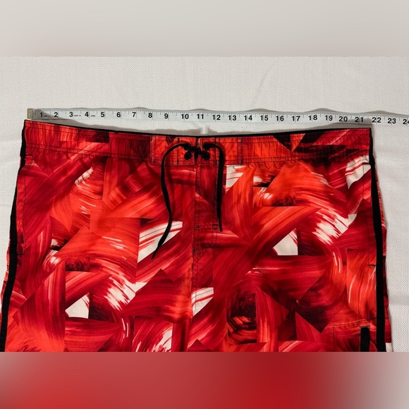 Nike Men’s Swim Trunks Board Shorts Red Black Abstract Size XL - Picture 8 of 13